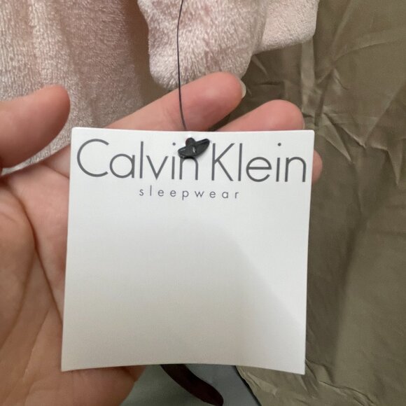 Calvin Klein Sleepweer Pink Plush Night Robe Women XS Quiet Luxury Comfort NWT - Picture 9 of 10